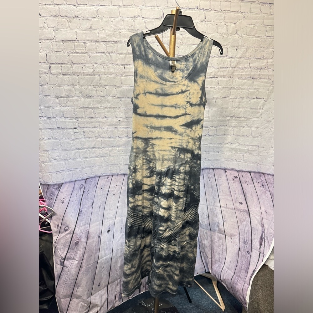 XCVI Medium Tie Dye Midi Dress Size Medium, breathable vented cotton EUC